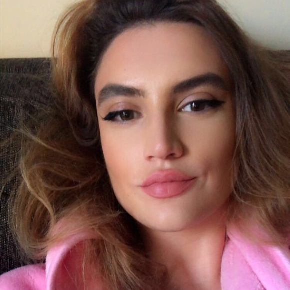 Meet your Posher, Casey - Picture 2 of 2